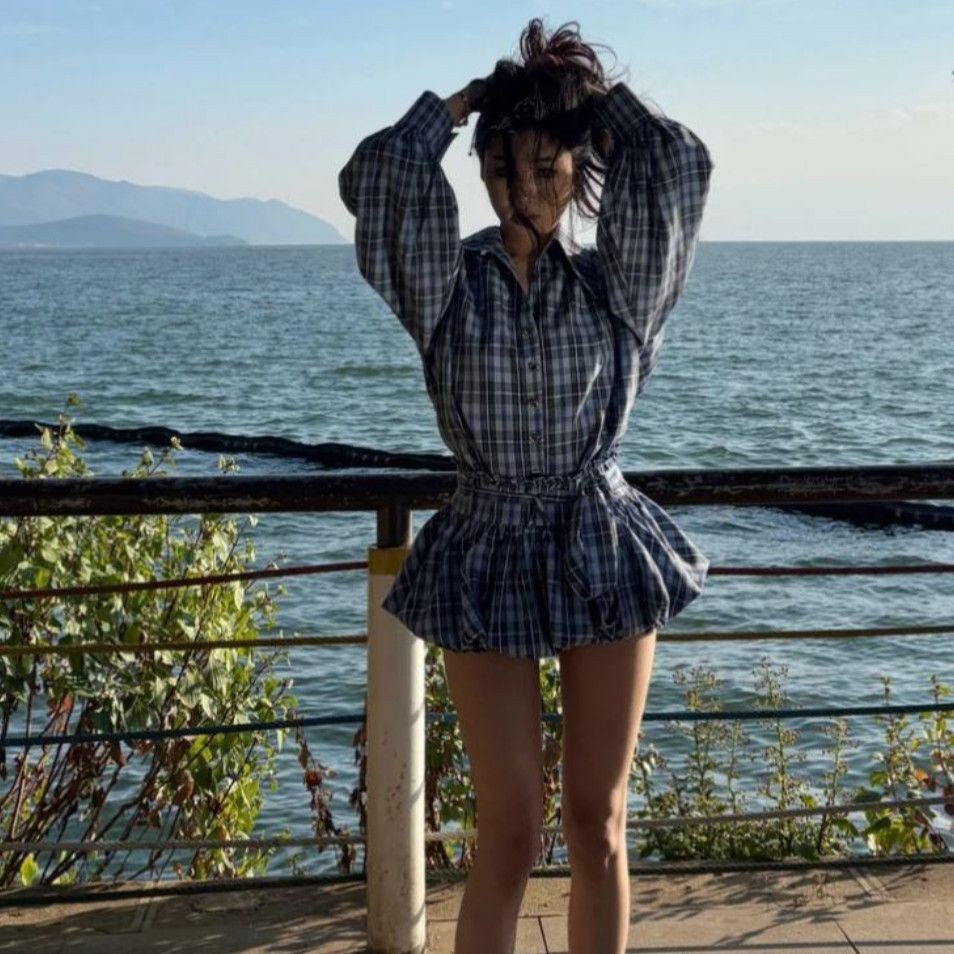 [Yu]Set đồ cô gái cay phong cách đường phố, áo caro dài tay rộng rãi phối quần váy phồng.