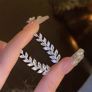 Bông tai lúa mì một mảnh kim cương giả thiết kế tinh tế, thời trang sang trọng