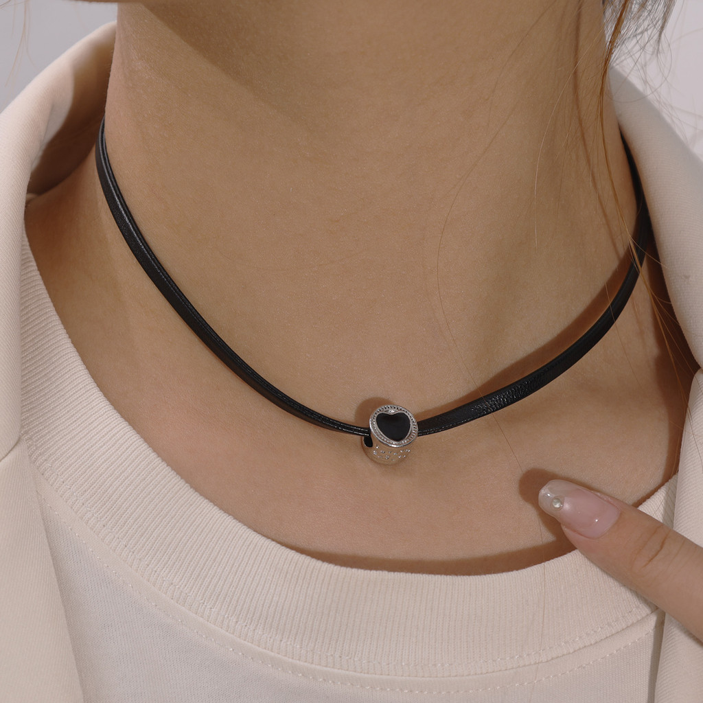 Mặt Dây Chuyền Choker Y2K Mát Đen Trái Tim, Phù Hợp Cho Nữ Thích Style Rock và Trang Điểm