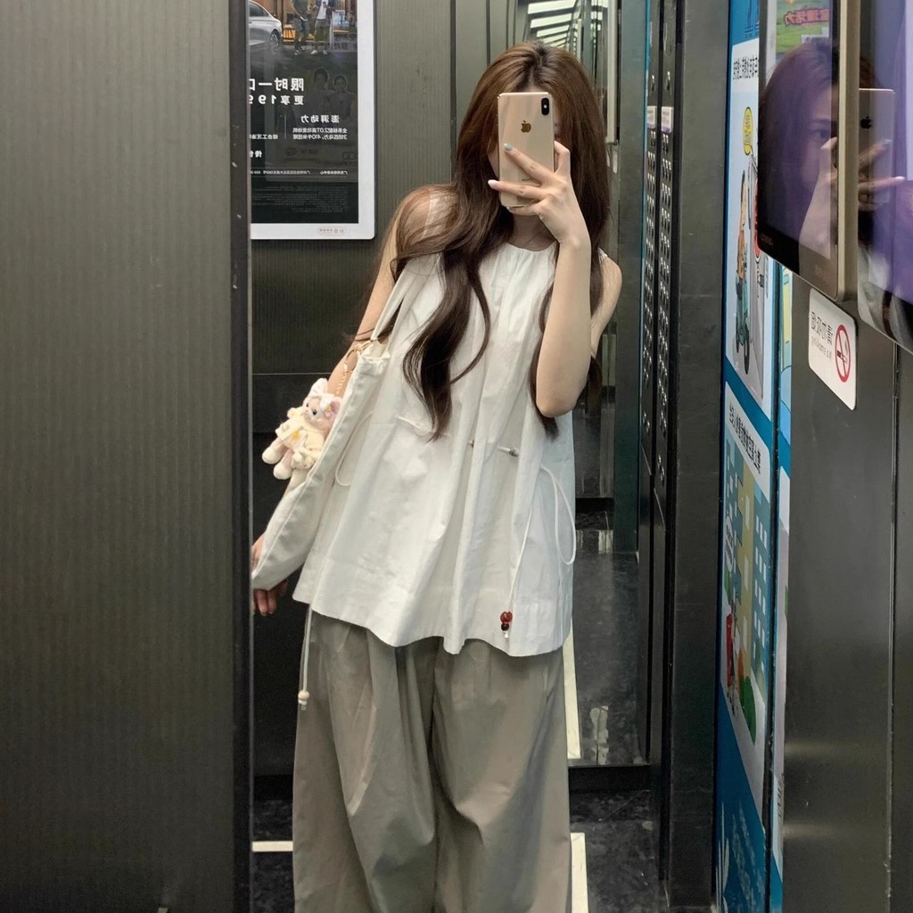 [Yu]Áo sơ mi trắng không tay dây rút, phong cách thường ngày, phối quần ống rộng cao.