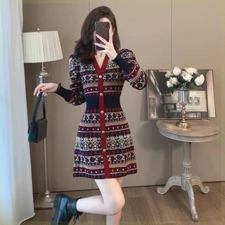 Cao Cấp Cổ Chữ V Dệt Kim Dài Tay Đầm Nữ Mùa Thu 2024 Phong Cách Mới In Hình Thời Trang Slim-Fit Đế Váy