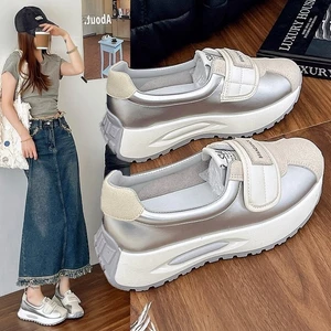 Mùa Hè 2024 Phong Cách Mới Niche Muffin Phù Hợp Với Màu Sắc Thường Ngày Retro Velcro Loafers Giày Đế Mềm Nữ