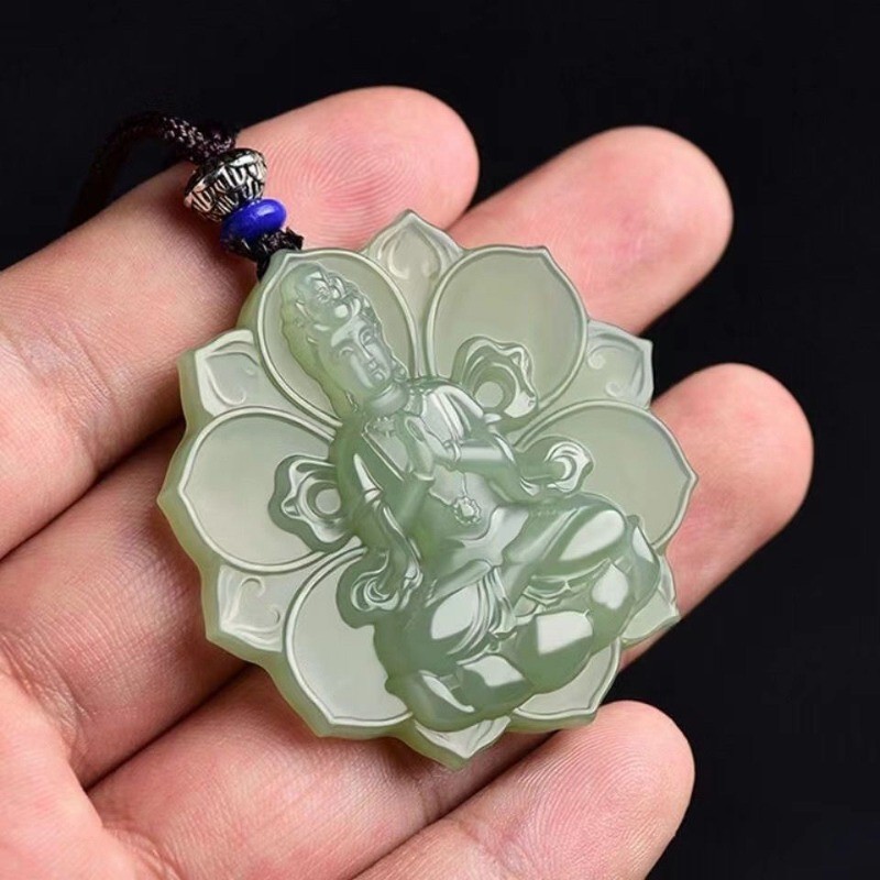 Dây chuyền mặt Phật Quán Thế Âm bằng ngọc sapphire, phù hợp cho cả nam và nữ