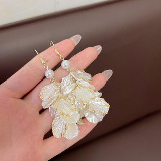 Bông Tai Tua Rua Hình Cánh Hoa, Phong Cách Nhẹ Nhàng Sang Trọng