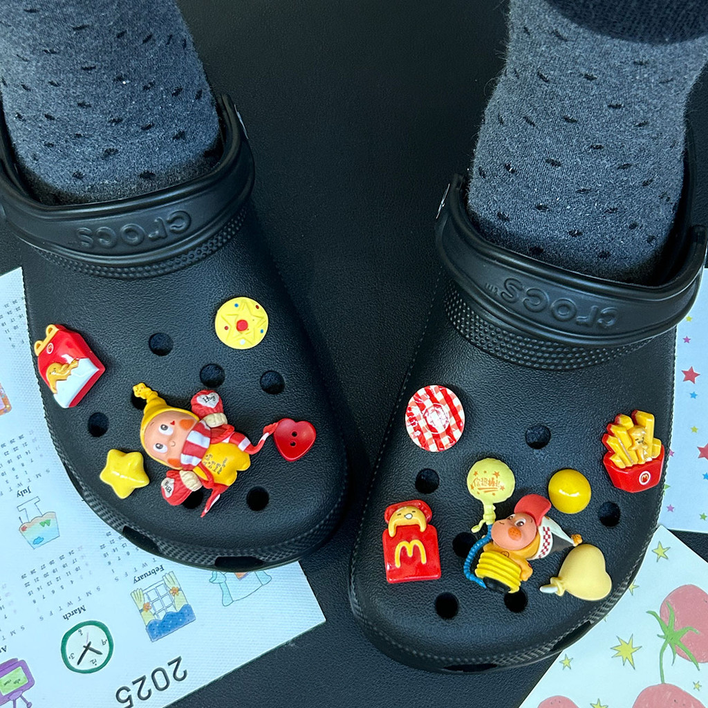 Thích hợp cho Crocs Bubble Mart Giày Lỗ Hoa Phụ Kiện Giày Ngôi Sao Dễ Thương Người Giày Hoa Giày Cao Cấp Lỗ Hoa Khóa Giày Busch Khóa Giày Zhibixing Khóa Giày Có Thể Tháo Rời Khóa Giày ins Giày Hoa