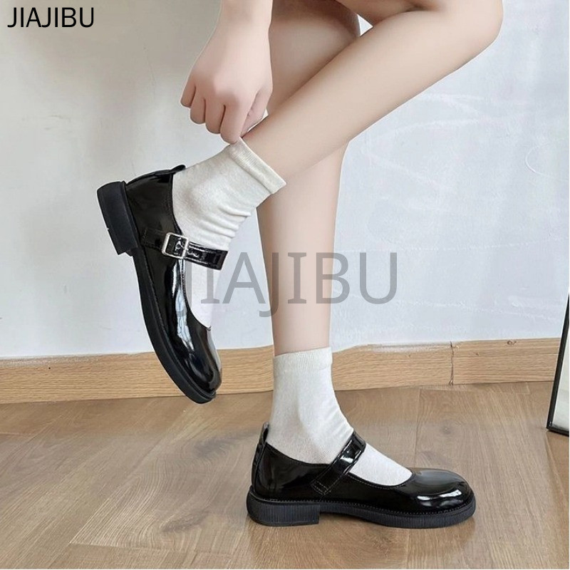 Size 35-42 Giày Nữ Cỡ Lớn Giày Da Gót Dày Chống Trượt Đầu Tròn JK Phong Cách Anh Giày Bệt Bằng Da Bóng Phong Cách Cosplay Retro Thoáng Khí Thoải Mái Korean Fashion Platform Mary Jane Doll Shoes Giày Lolita Nhật Bản