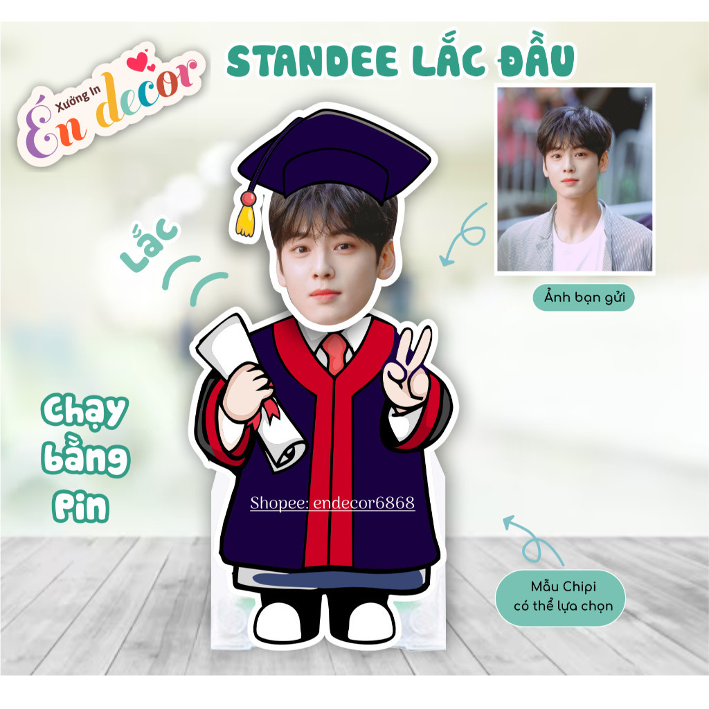 Standee lắc đầu chạy bằng pin cử nhân tốt nghiệp - TRÍ DECOR