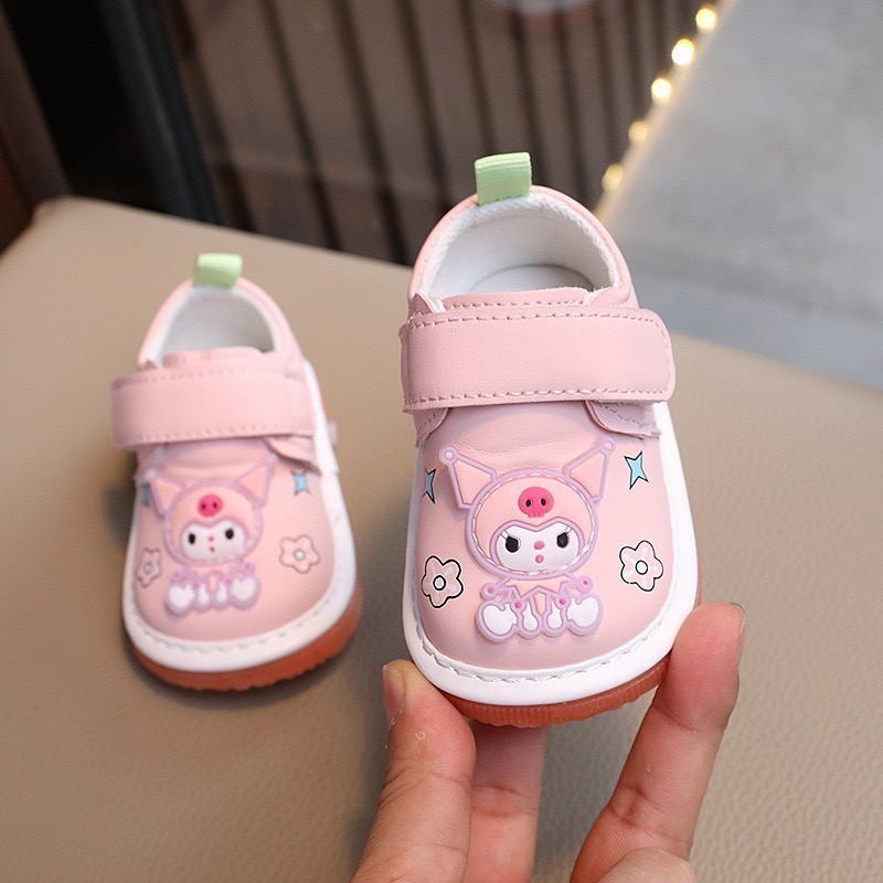 giày cho bé gái tập đi bảo vệ chân nhẹ êm KURUMI có còi bíp bíp cho bé từ 6m QCCC có hộp 102 ( ảnh thât )