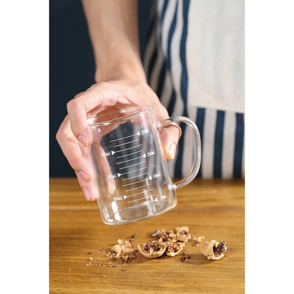 CA THỦY TINH CÓ VẠCH CHIA ĐỊNH LƯỢNG KÈM NẮP GỖ TRE CAO CẤP | CA ĐONG THỦY TINH ĐỊNH LƯỢNG KÈM NẮP GỖ TRE DECOR FE123