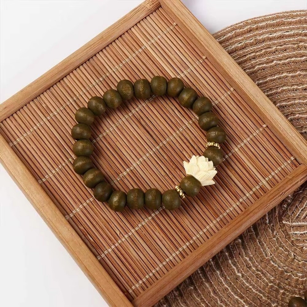 Vòng tay bông sen gỗ đàn hương handmade, hình hoa và đính hạt - Quà tặng độc đáo