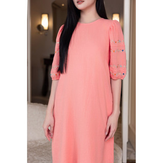 SWANLAKE | Váy Đầm Nữ Suông Vải Linen Tay Bí Lỡ Thêu Hoa Cổ Tròn Có Túi Công Sở Thanh Lịch D12768