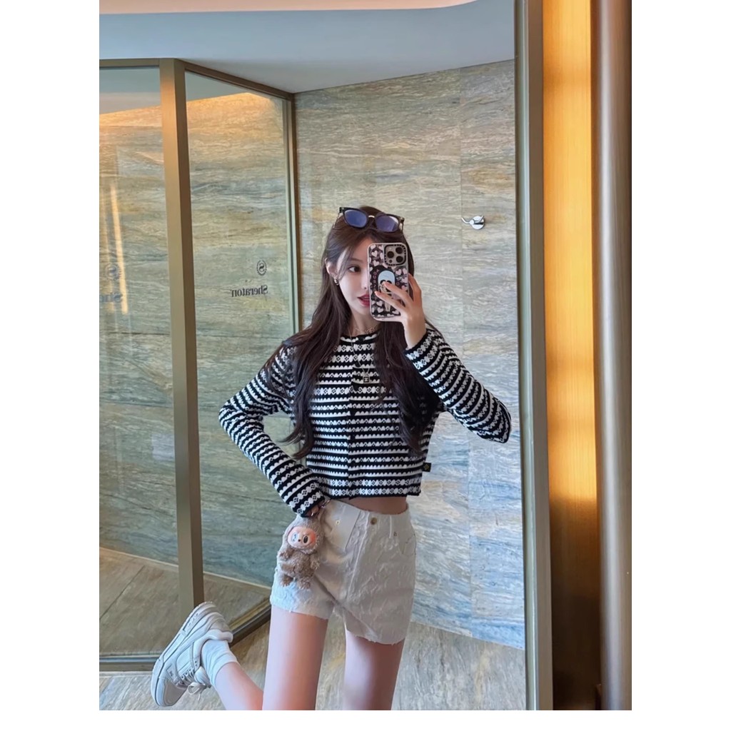 Sơ mi cardigan sọc cổ tròn dệt kim, phong cách mới cho đầu thu