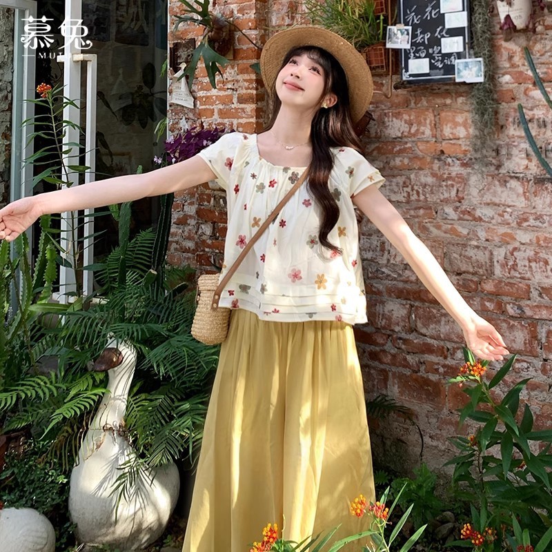 Mutu Áo Sơ Mi Tay Ngắn & Quần Ống Rộng Two-Piece Set Cho Mùa Hè, Cổ Vuông, Phong Cách Cao Cấp Mới