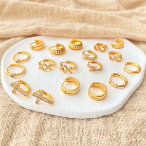 Bông tai vòng Huggie mạ vàng cho nữ, thiết kế đơn giản với đá Cubic Zirconia, phù hợp làm trang sức hàng ngày