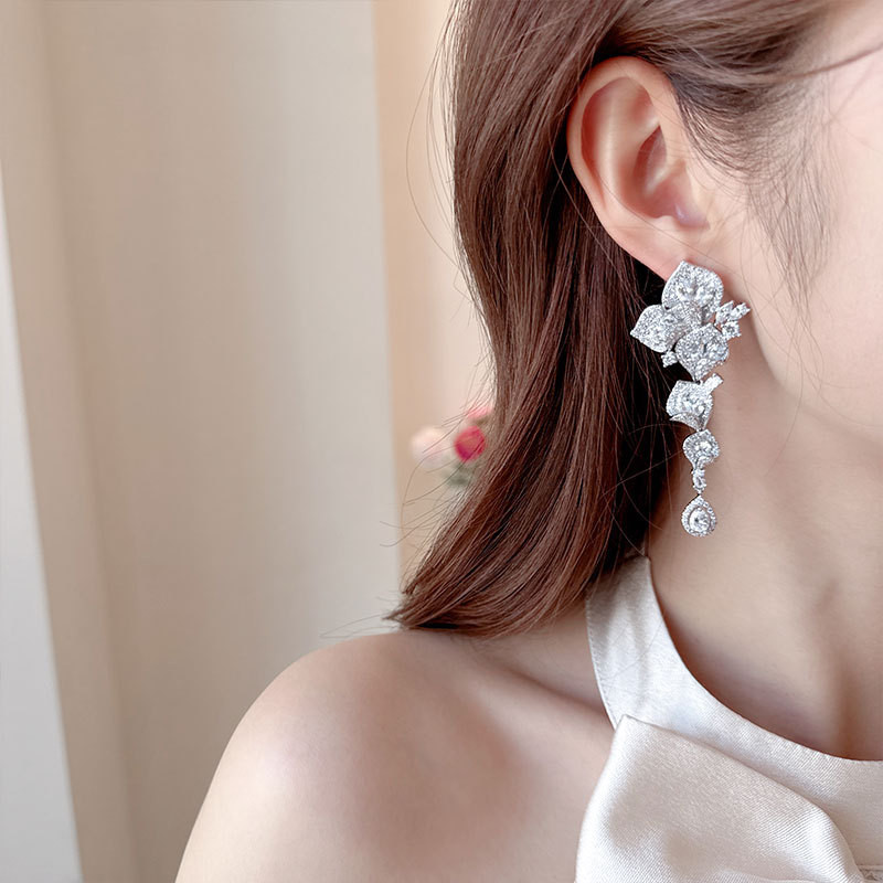 Bông tai hình cánh hoa Zircon sang trọng Bông tai thời trang cô dâu kim cương