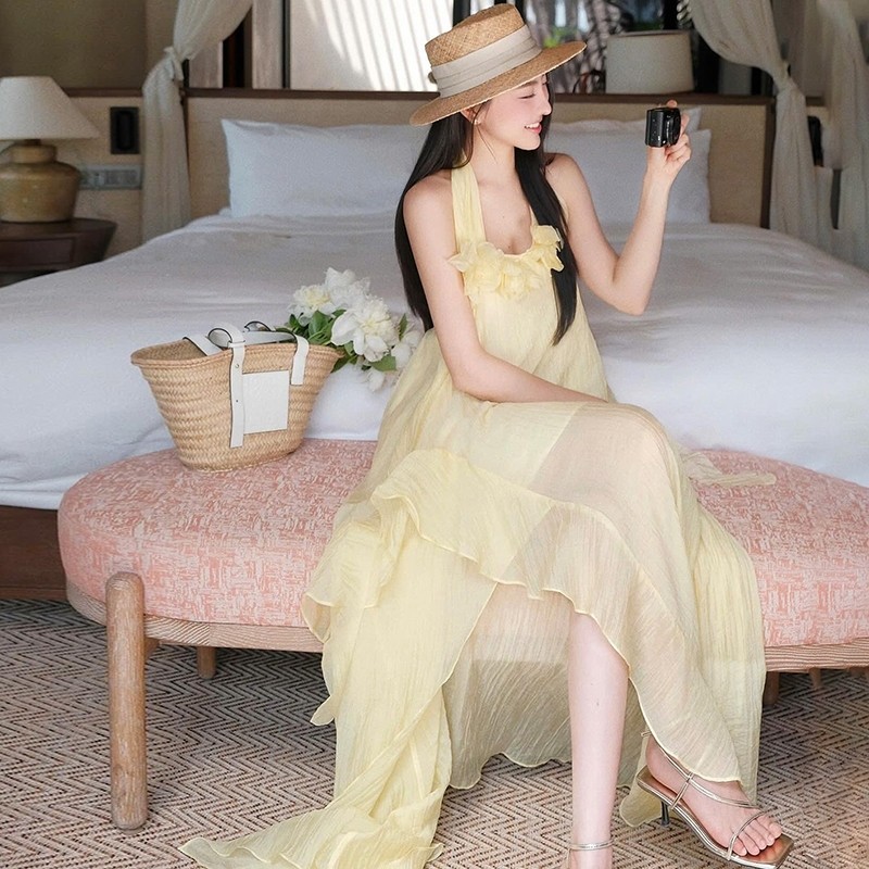 Váy dây tắt tay thiết kế shirred bất đối xứng thanh lịch, phù hợp mùa hè biển và ngày lễ