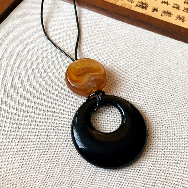 Mới Trung Quốc Nhựa Vòng Dây Vòng Cổ Đơn Giản Cao Cấp Hình Học Áo Len Dài Dây Chuyền retro Khí Chất Dây Chuyền Nữ