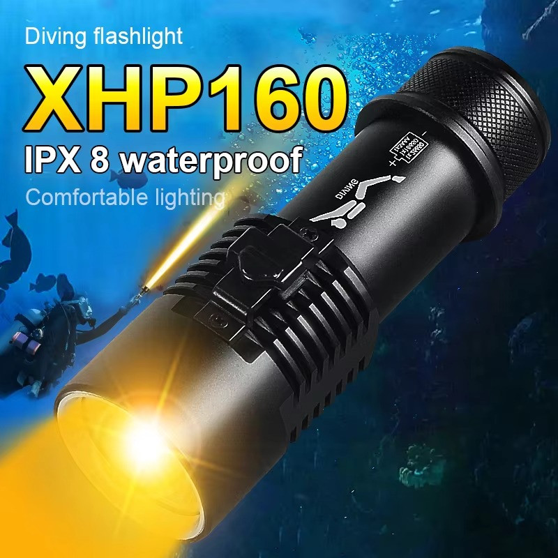 Đèn pin lặn chống nước XHP160 với 3 chế độ ánh sáng trắng và vàng, sử dụng được đến 800m dưới nước.