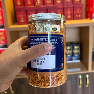 Nấm đông trùng hạ thảo khô sấy thăng hoa sợi vụn, lọ 50g Huy Cương. Trà đông trùng hạ thảo ngâm rượu, mật ong, pha trà