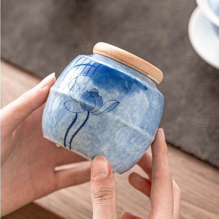 Hũ Bình Đựng Trà Bằng Sứ Nắp Tre Họa Tiết Hoa Sen
