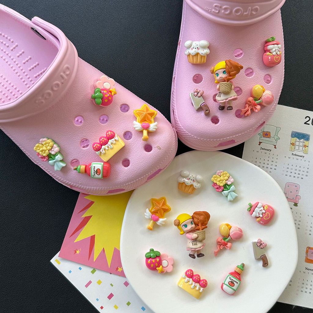 Phụ Kiện Giày Lỗ Pop Mart Molly Bánh Mì Flowersmith Hoạt Hình Hoa Dễ Thương Thích Hợp Cho Crocs DIY Zhibixing Có Thể Tháo Rời ins