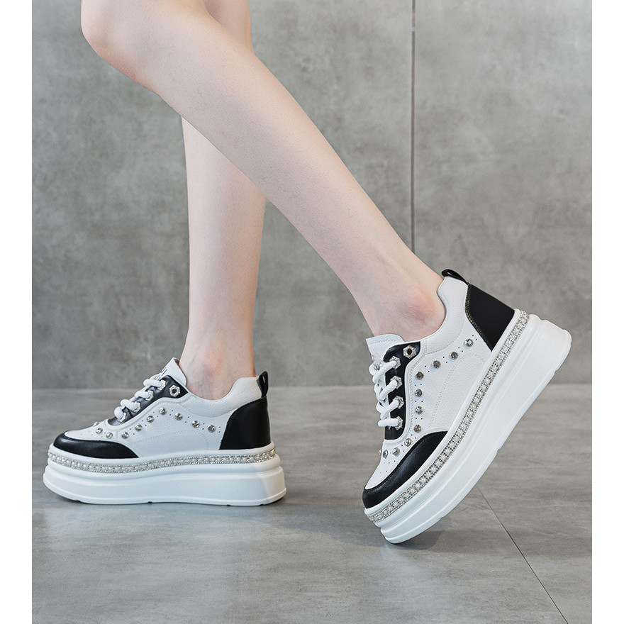 Chính Hãng Da Đế Dày Bên Trong Tăng Chiều Cao Giày Trắng Nữ Slip-On Mùa Hè 2025 Phong Cách Mới Nhẹ Phù Hợp Với Giày Nhỏ
