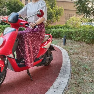 Váy chống nắng nửa chiều bảo vệ chân, thiết kế mới phù hợp với xe điện