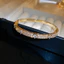 Vòng tay bốn lá cỏ ba lá màu vàng full pave cubic zircon, phong cách thanh lịch phương Tây