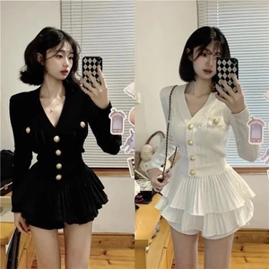 Set bộ 2 món váy áo thiết kế áo len mongtoghi phối cúc vàng + chân váy ngắn 2 tầng bồng xoè MT33 SP203