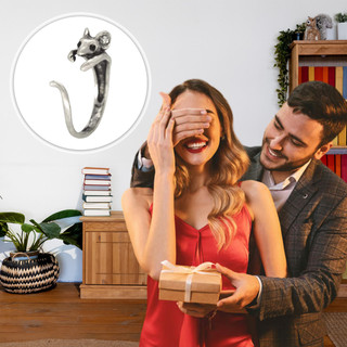 Nhẫn bạc vòng tròn cao cấp có thể điều chỉnh size, phù hợp làm quà tặng cho dịp lễ hoặc năm mới.