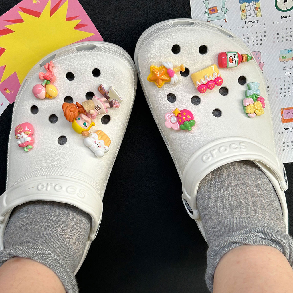 Phụ Kiện Giày Lỗ Pop Mart Molly Bánh Mì Flowersmith Hoạt Hình Hoa Dễ Thương Thích Hợp Cho Crocs DIY Zhibixing Có Thể Tháo Rời ins