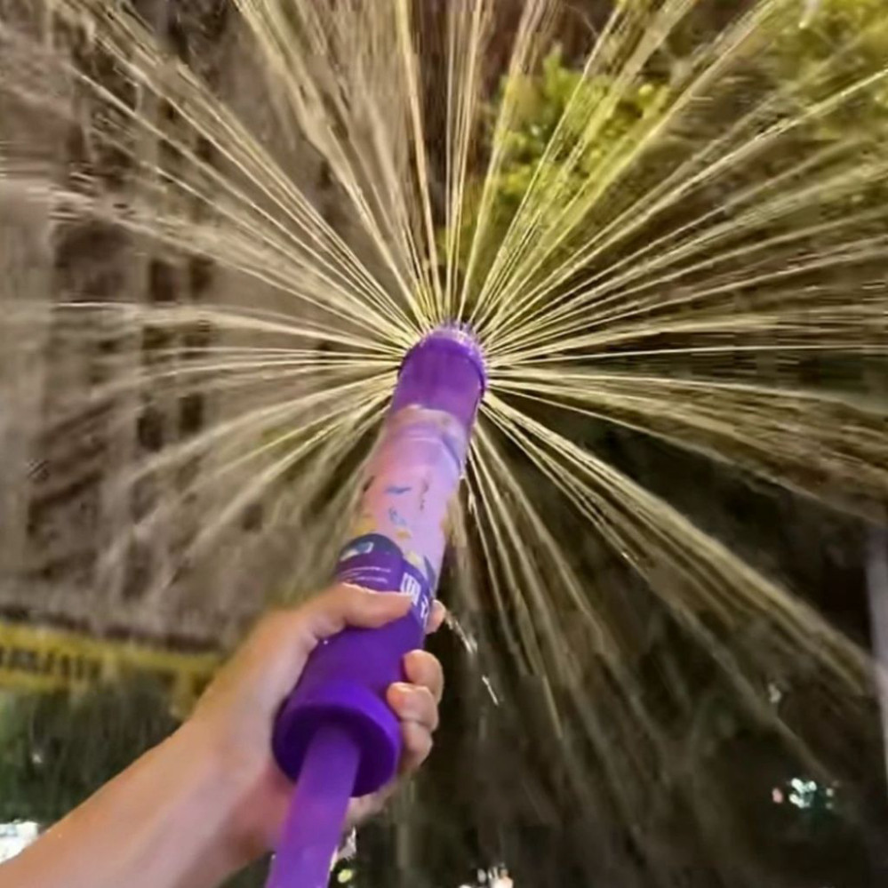 Đồ Chơi Phun Nước Pháo Hoa Đu Trend Vui Nhộn Súng Phun Nước Hot Trend
