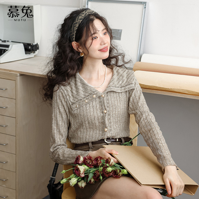 Mutu Pháp Cao Cấp Không Đều Ve Áo Len Nữ Mùa Xuân 2026 Phong Cách Mới Slim-fit Bên Trong Dài Tay Top