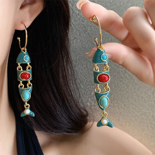 1 đôi bông tai tua cá nhỏ tráng men cổ điển