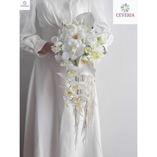 Bó hoa cưới dáng thác đổ màu trắng phối nhiều mẫu hoa nhân tạo CEVERIA T005