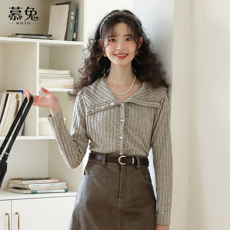 Mutu Pháp Cao Cấp Không Đều Ve Áo Len Nữ Mùa Xuân 2026 Phong Cách Mới Slim-fit Bên Trong Dài Tay Top