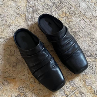 Mules phẳng xếp li