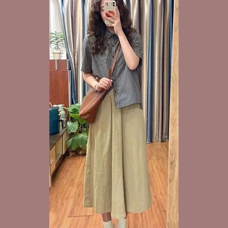 [Yu]Thiết kế áo sơ mi kẻ sọc cổ lật, chân váy nửa eo cao, phong cách retro Pháp, trẻ trung.