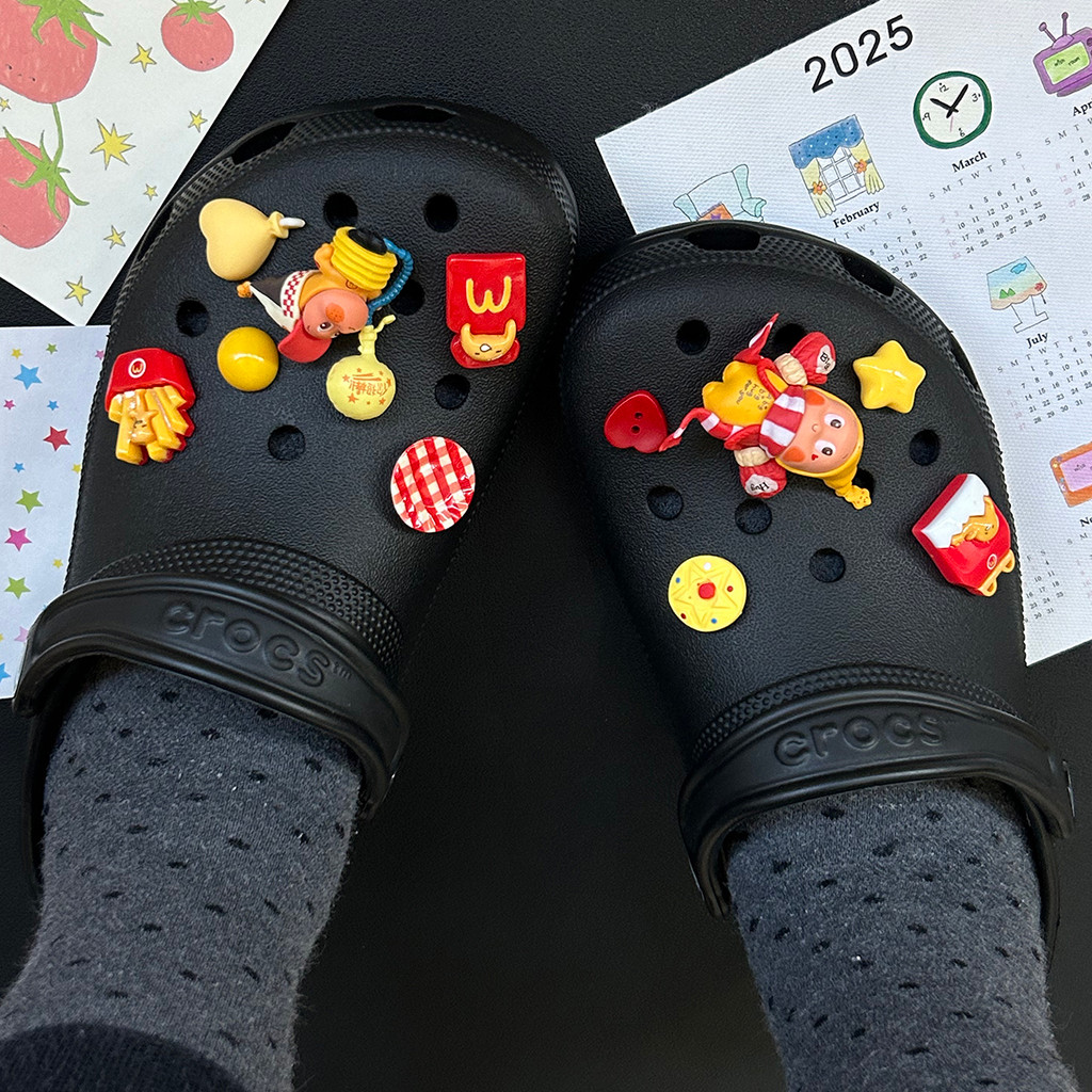 Thích hợp cho Crocs Bubble Mart Giày Lỗ Hoa Phụ Kiện Giày Ngôi Sao Dễ Thương Người Giày Hoa Giày Cao Cấp Lỗ Hoa Khóa Giày Busch Khóa Giày Zhibixing Khóa Giày Có Thể Tháo Rời Khóa Giày ins Giày Hoa