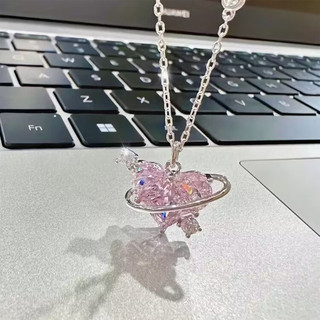 Vòng cổ hình trái tim sang trọng với mặt dây chuyền sáng bóng, phù hợp làm quà tặng cho cô dâu và các sự kiện quan trọng