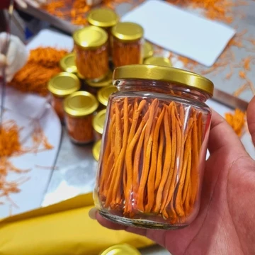 Nấm đông trùng hạ thảo khô sấy thăng hoa nguyên sợi, lọ 10g Huy Cương. Trà đông trùng hạ thảo ngâm rượu, ngâm mật ong