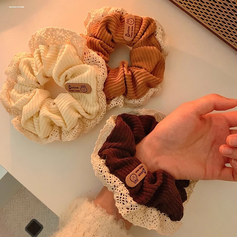 Dây Cột Tóc Scrunchies Nhung Đính Tag Gấu Viền Ren Xinh Xắn Phong Cách Hàn Quốc Phụ Kiện Tóc Nữ
