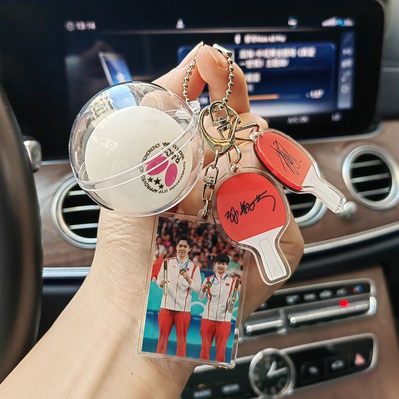 ✨Sản phẩm mới✨Sun Yingsha King Chuqinsha Đầu Kết Hợp Bóng Bàn Móc Khóa Cạnh Tranh Thẻ Mặt Dây Chuyền Trang Sức Túi Bóng Ba Lô Phụ Kiện Hợp Thời Trang✨Sự kiện✨