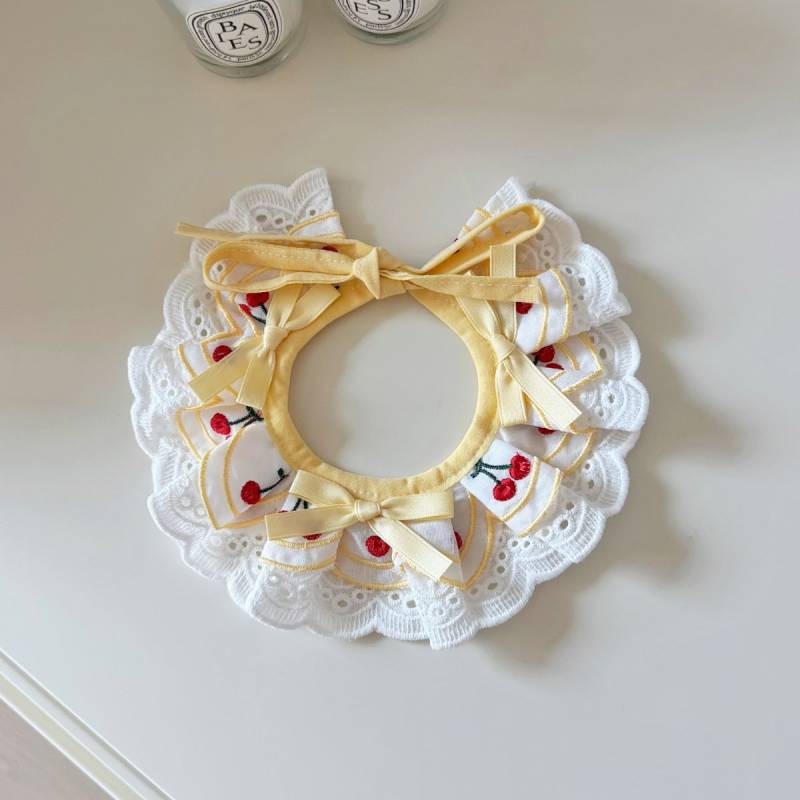 【Ready Stock】 Cute Strawberry Cherry Cat Scarf Lace Scarf Cat Saliva Towel Vintage Pastoral Style Dog Bib Decoration qVC9