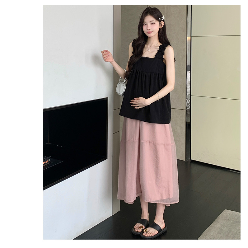 Bộ đồ bà bầu mùa hè gồm áo cổ vuông và váy lưới