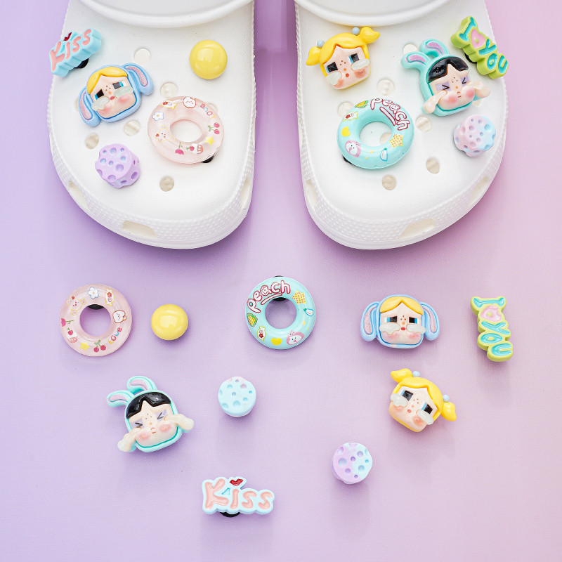 Phụ kiện hoa Crocs Bubble Mart/Crybaby dễ thương cho giày lỗ, có thể tháo rời, phù hợp nhiều mẫu