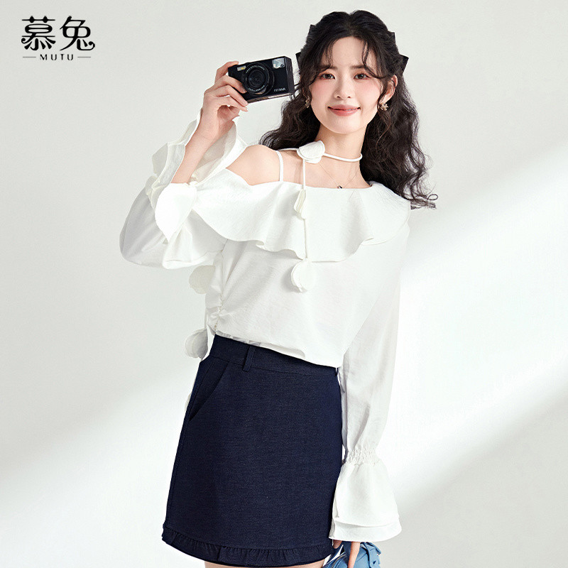 Mutu Phong Cách Pháp Off-the-Shoulder Dài Tay Áo Sơ Mi Trắng Nữ Mùa Xuân 2026 Phong Cách Mới Thiết Kế Niche Xù Top