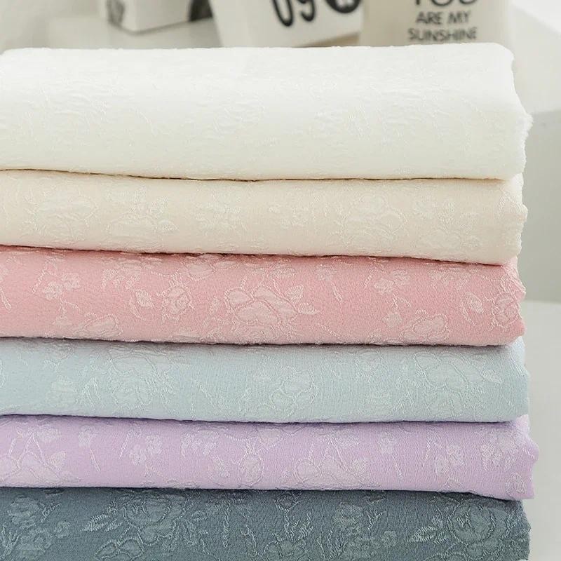 Dập nổi hoa hồng nhỏ trên vải jacquard 50x150cm, phù hợp may váy nữ handmade