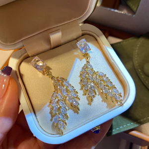 Hàn Quốc Sang Trọng Nhẹ Sang Trọng Zircon Dài Tinh Tế Bông Tai Thanh Lịch Bán Buôn