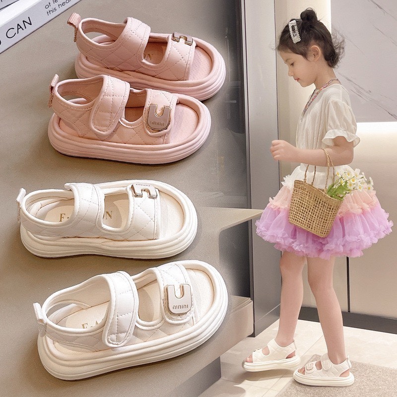 sandal bé gái dép quai hậu cho bé đi học nhẹ êm chân chống trượt mẫu mới QCCC full box kiểu dáng năng đông XD656